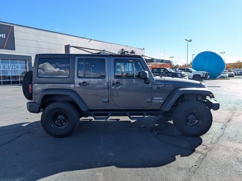 Used 2018 Jeep Wrangler Unlimited Sport w/ Connectivity Group image 2