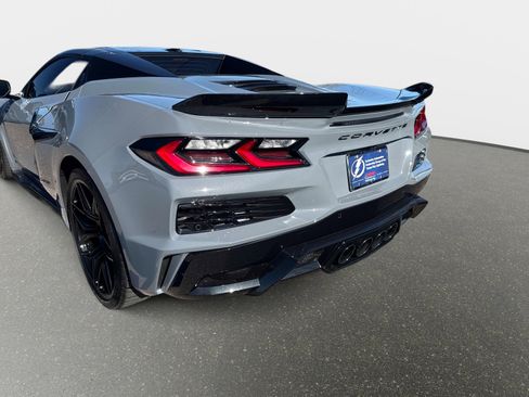 Used 2025 Chevrolet Corvette Z06 image 9