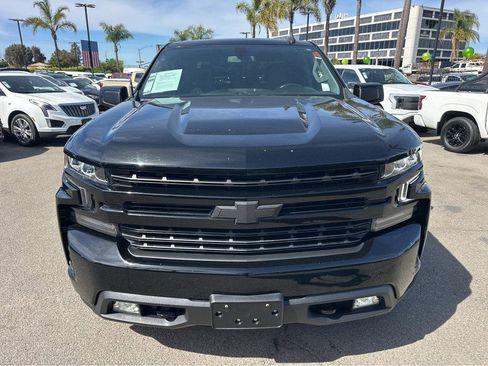 Used 2021 Chevrolet Silverado 1500 RST image 2