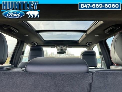 Used 2024 Jeep Wagoneer Launch Edition image 12