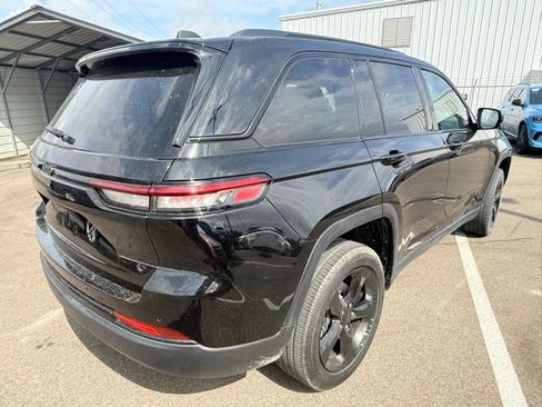 Used 2024 Jeep Grand Cherokee Altitude image 5