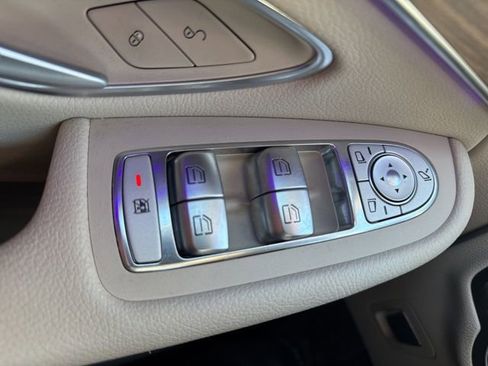 Used 2022 Mercedes-Benz GLC 300 4MATIC image 23