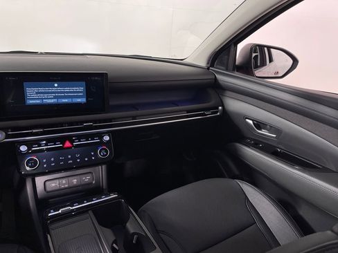 Certified 2025 Hyundai Tucson Limited image 17