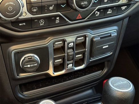 Used 2022 Jeep Gladiator Sport image 32
