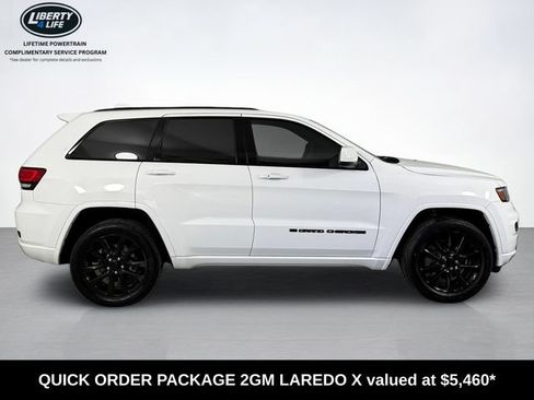 Used 2022 Jeep Grand Cherokee Laredo X AWD/4WD image 2