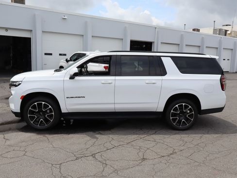 Used 2023 Chevrolet Suburban RST AWD/4WD image 7