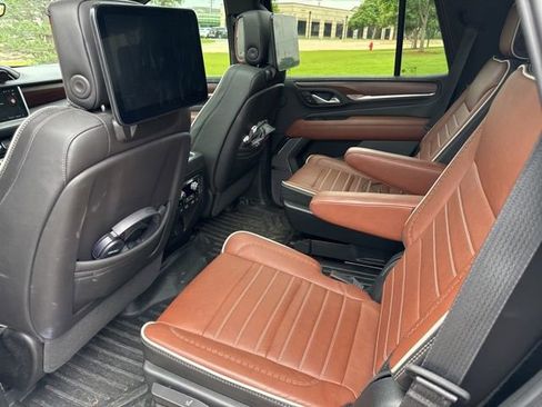 Used 2023 GMC Yukon Denali Ultimate AWD/4WD image 10