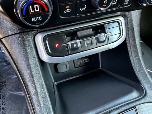 Certified 2023 GMC Acadia SLT image 23