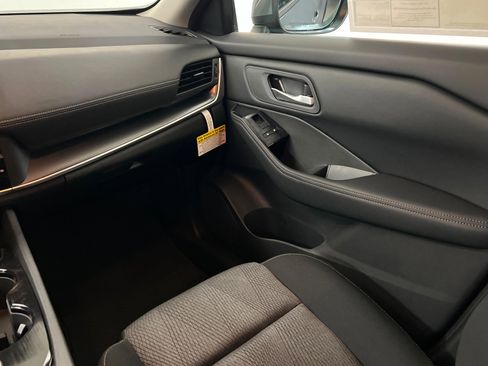 New 2026 Nissan Rogue SV w/ Cold Weather Package AWD/4WD image 10