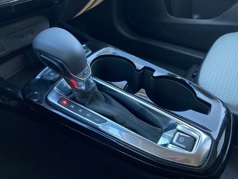 Used 2025 Chevrolet Trax LT w/ LT Convenience Package image 23