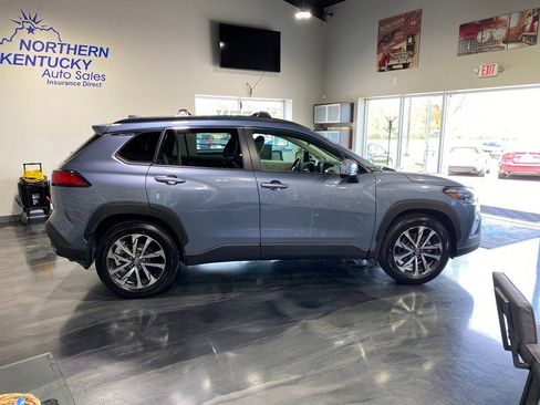 Used 2024 Toyota Corolla Cross XLE w/ Convenience Package image 2