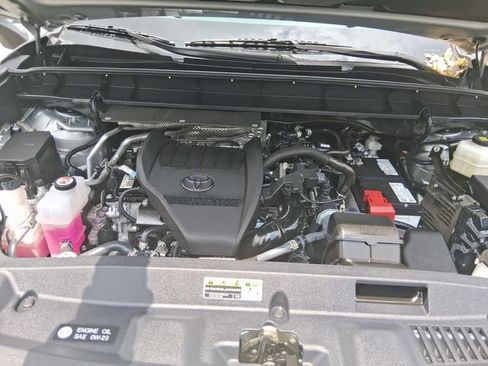 Used 2024 Toyota Highlander XLE AWD/4WD image 20