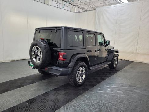 Used 2018 Jeep Wrangler Unlimited Sahara w/ LED Lighting Group AWD/4WD image 9