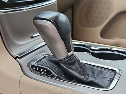 Used 2020 Jeep Grand Cherokee Laredo w/ 18" Wheel & 8.4" Radio Group image 9