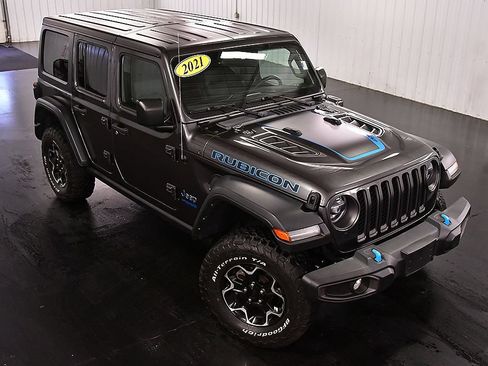 Used 2021 Jeep Wrangler Unlimited Rubicon 4xe w/ Cold Weather Group AWD/4WD image 12