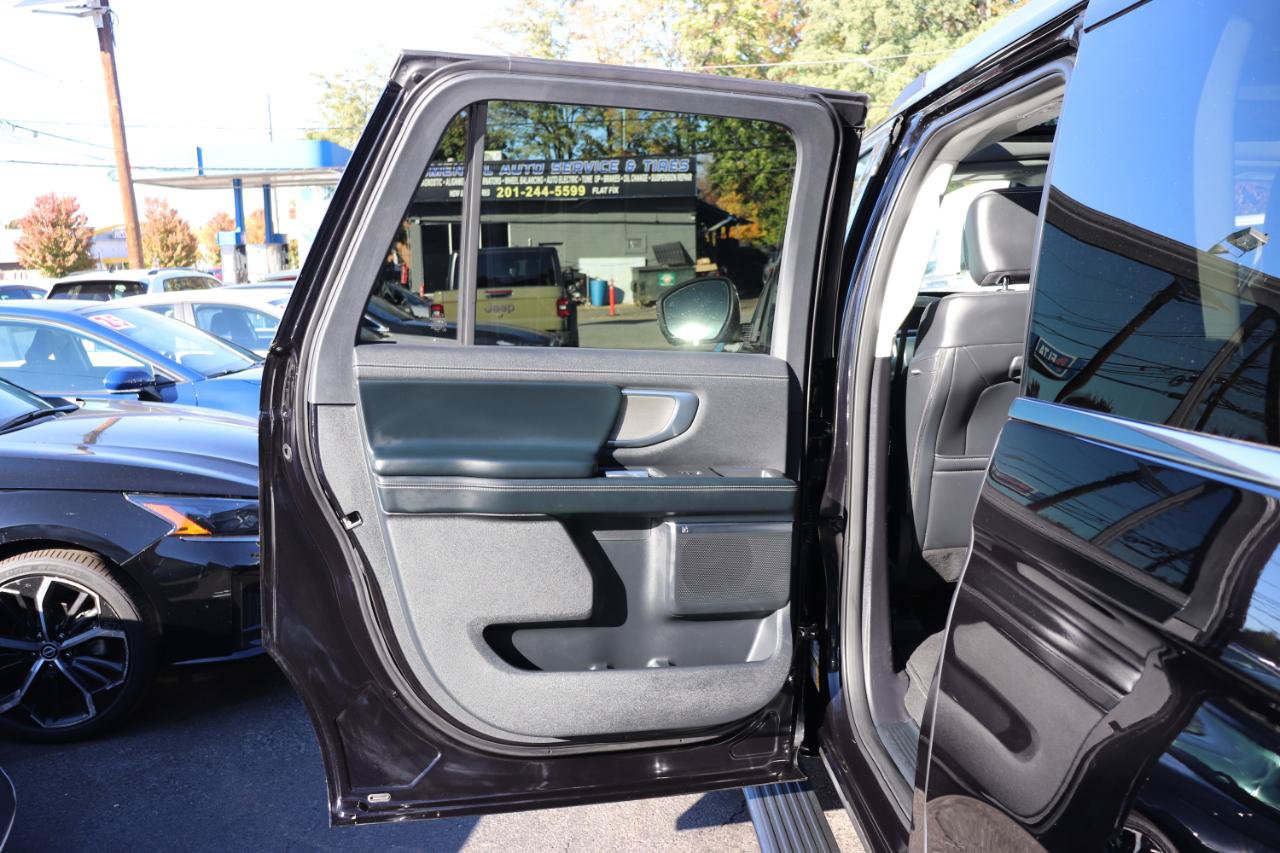 Used 2025 Ford Expedition Max Platinum AWD/4WD image 33