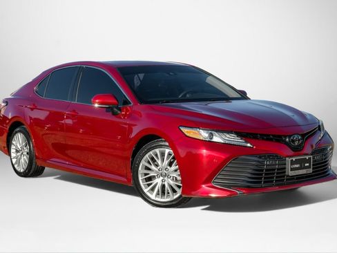 Used 2018 Toyota Camry XLE image 4