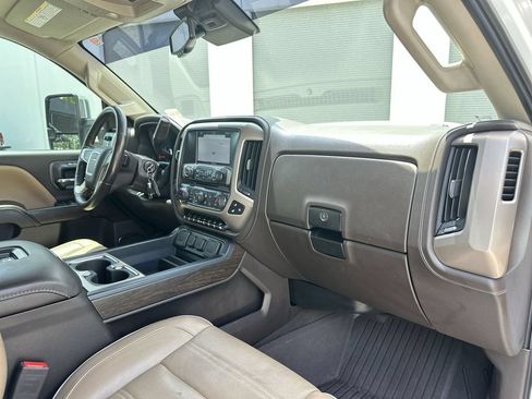 Certified 2019 GMC Sierra 2500 Denali w/ Duramax Plus Package AWD/4WD image 29