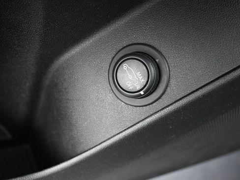 Used 2019 Chevrolet Equinox LT FWD image 25