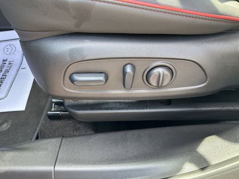 Used 2025 Chevrolet TrailBlazer RS w/ Convenience Package image 18