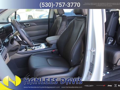 New 2026 Kia Carnival EX image 13