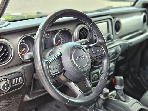 Used 2021 Jeep Gladiator Sport image 18