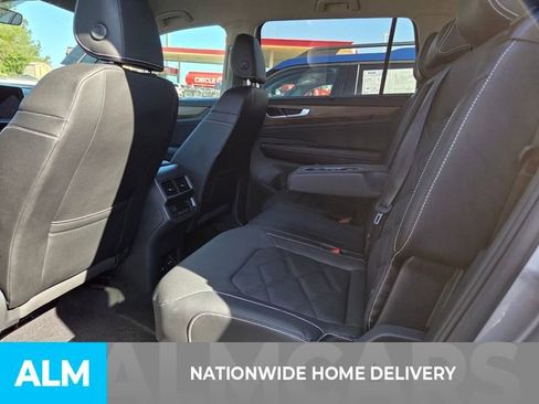 Used 2025 Volkswagen Atlas SE FWD image 4