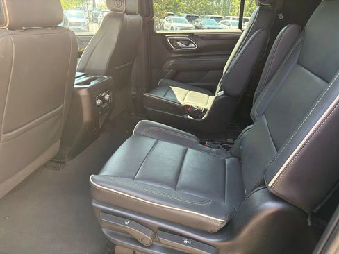 Used 2023 GMC Yukon XL SLT w/ SLT Luxury Package AWD/4WD image 5