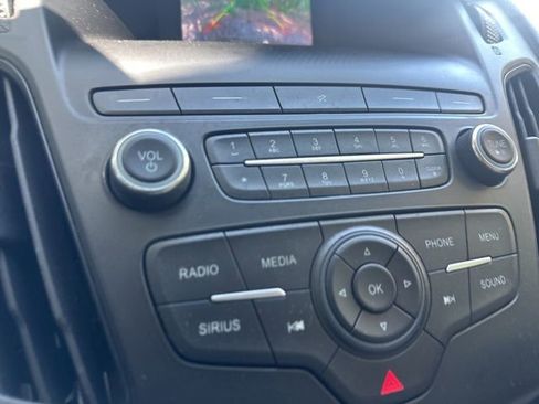 Used 2018 Ford Focus SE image 25