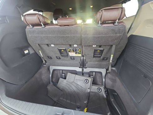 Used 2024 Toyota Sienna Platinum image 21