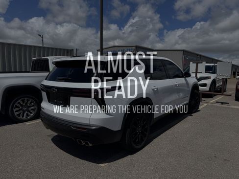 Used 2025 Chevrolet Traverse LT w/ Midnight/Sport Edition FWD image 4