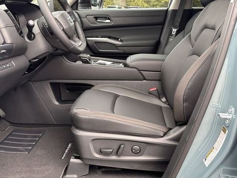 New 2026 Nissan Pathfinder SL FWD image 10