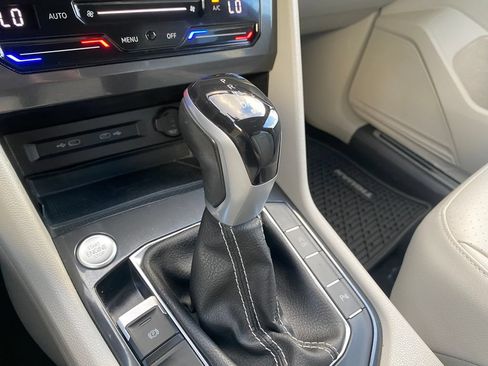 Used 2023 Volkswagen Tiguan SE R-Line FWD image 35