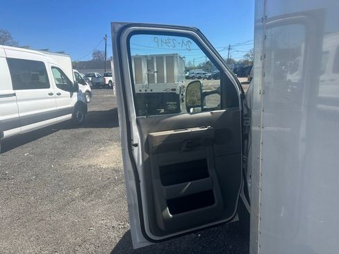 Used 2024 Ford E-350 and Econoline 350 Super Duty w/ Interior Upgrade Package RWD image 11