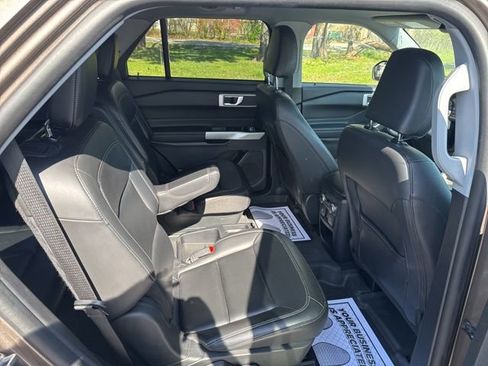 Used 2021 Ford Explorer XLT w/ Equipment Group 202A AWD/4WD image 15