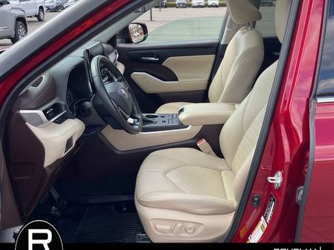 Used 2021 Toyota Highlander XLE image 9