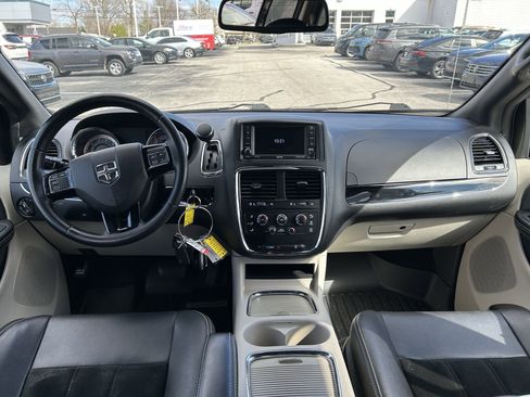 Used 2018 Dodge Grand Caravan SXT image 9