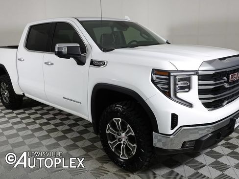 Used 2025 GMC Sierra 1500 SLT AWD/4WD image 3