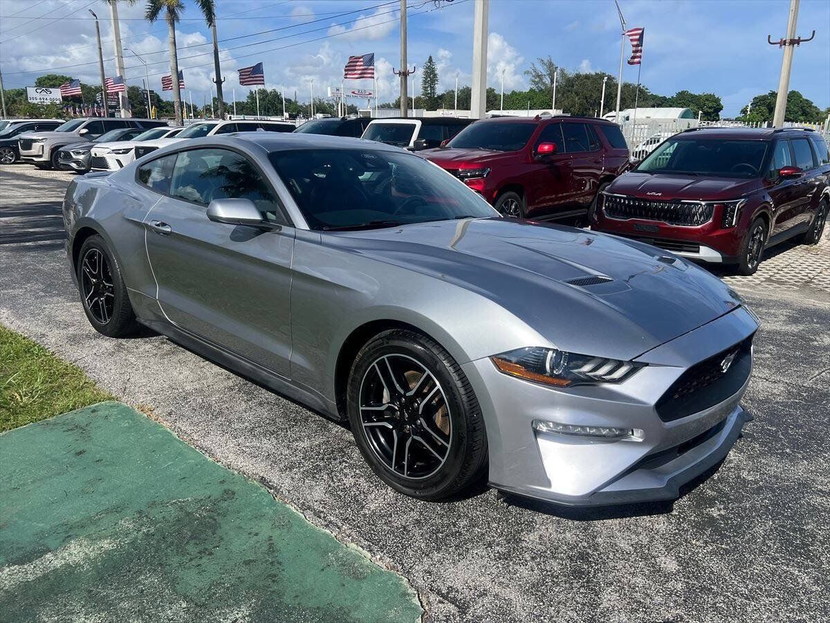 Used 2022 Ford Mustang Premium RWD image 4