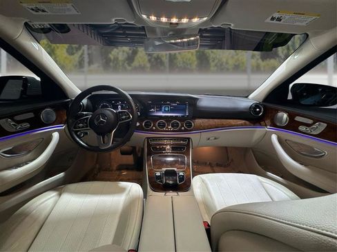 Used 2019 Mercedes-Benz E 300 4MATIC image 26