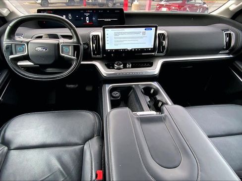 Used 2025 Ford Expedition Max Platinum AWD/4WD image 16