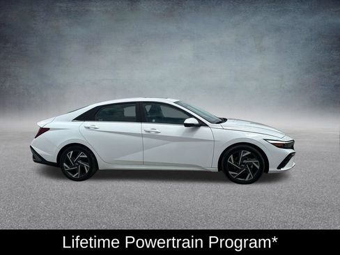 Used 2025 Hyundai Elantra Limited FWD image 4
