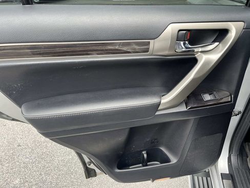 Used 2015 Lexus GX 460 image 18