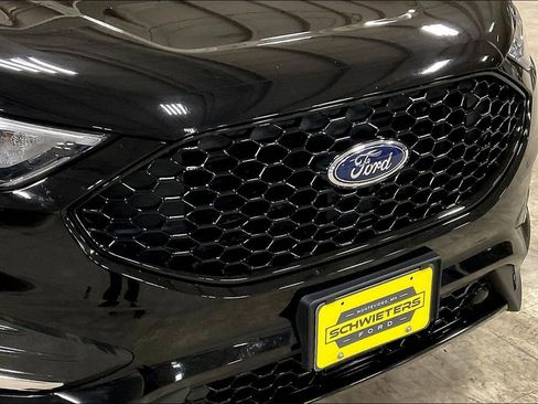 Certified 2024 Ford Edge ST-Line w/ Class II Trailer Tow Package AWD/4WD image 29