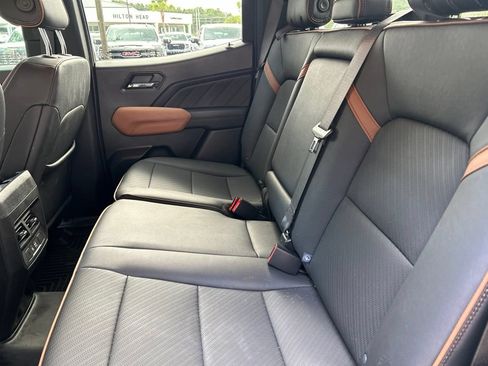 Used 2024 GMC Canyon AT4 w/ AT4 Premium Package AWD/4WD image 13