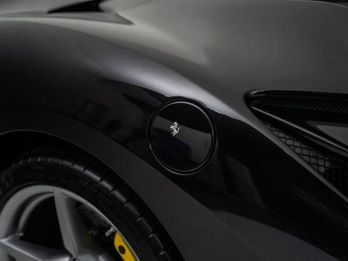 Used 2021 Ferrari F8 Tributo RWD image 9