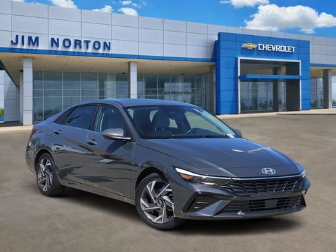 Used 2025 Hyundai Elantra Limited FWD image 1