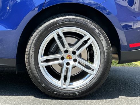 Certified 2025 Porsche Macan AWD/4WD image 30