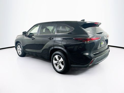 Used 2024 Toyota Highlander LE image 5