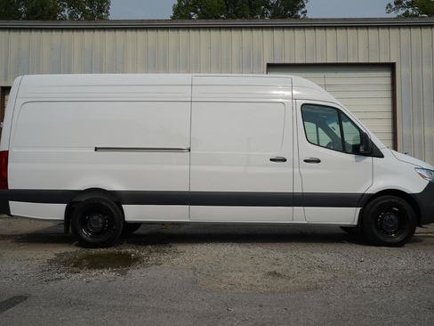 Used 2025 Mercedes-Benz Sprinter 2500 image 6